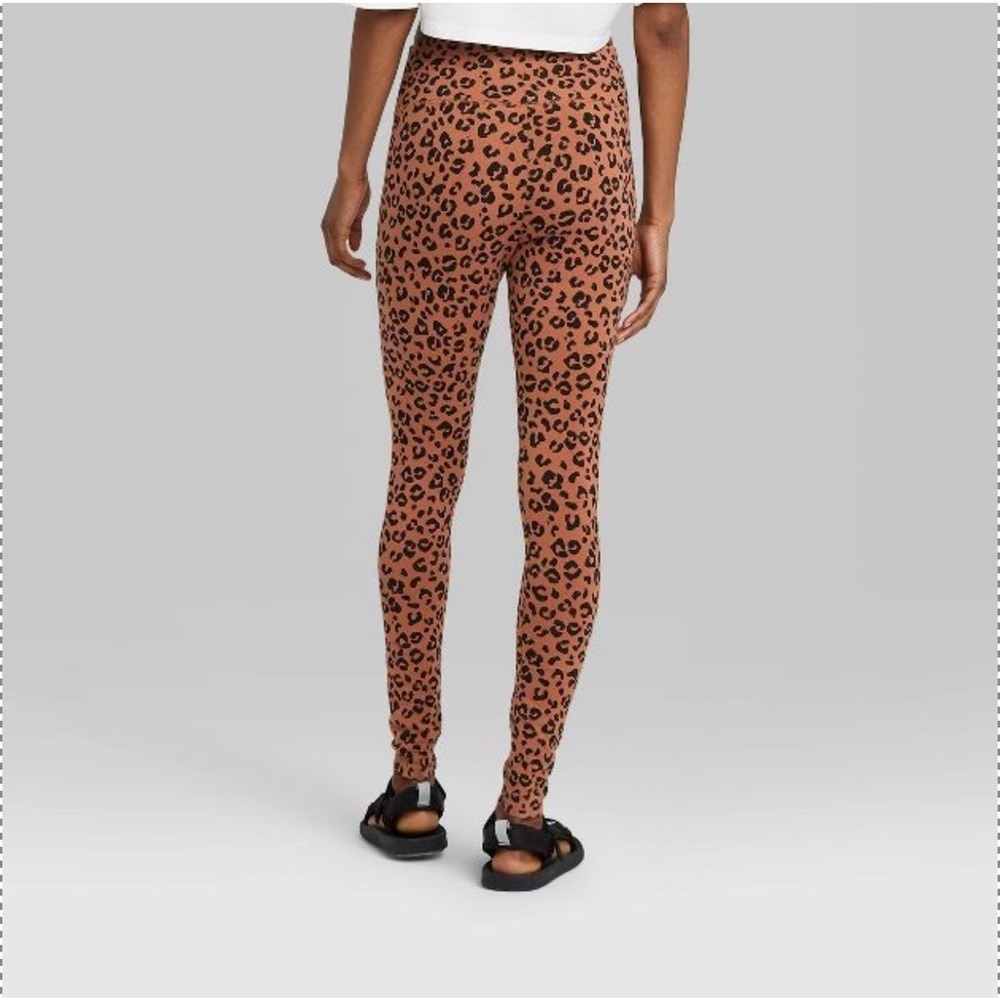 WILD FABLE Women's High-Waisted Animal Print Classic Leggings Size Medium - Picture 2 of 8